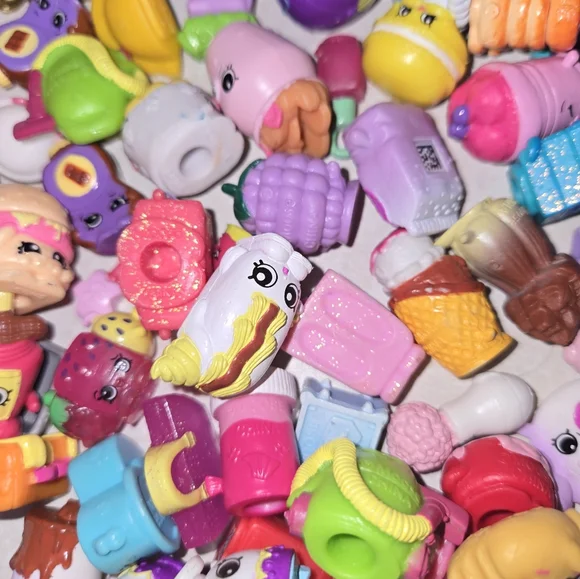 Shopkins Large Bundle 355 Pieces!!! - Picture 8 of 16